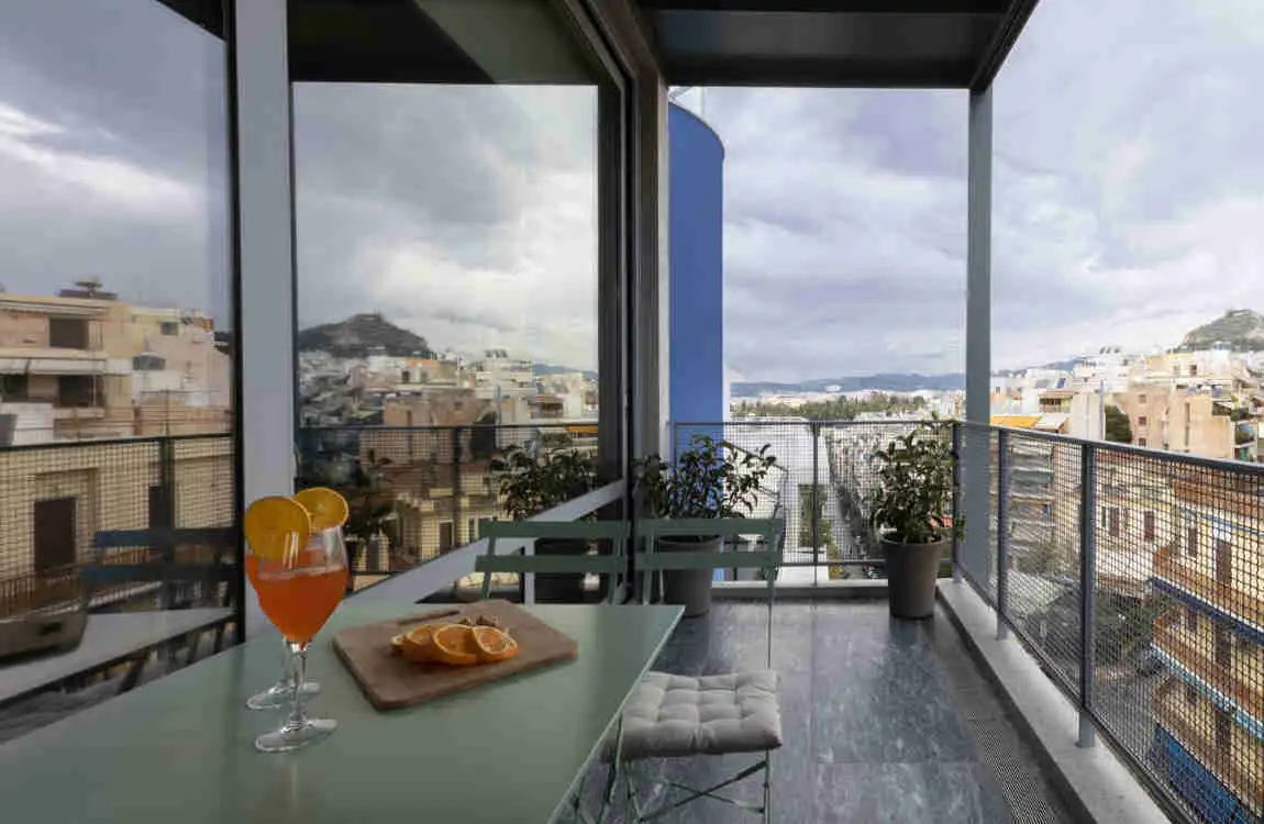 Are top-floor apartments more expensive?