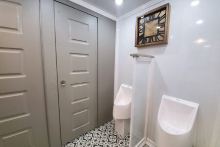 The Lavish Lavatory: Steps to Establishing a High-End Portable Bathroom Business