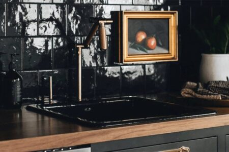 What Are the Benefits of a Black Backsplash?