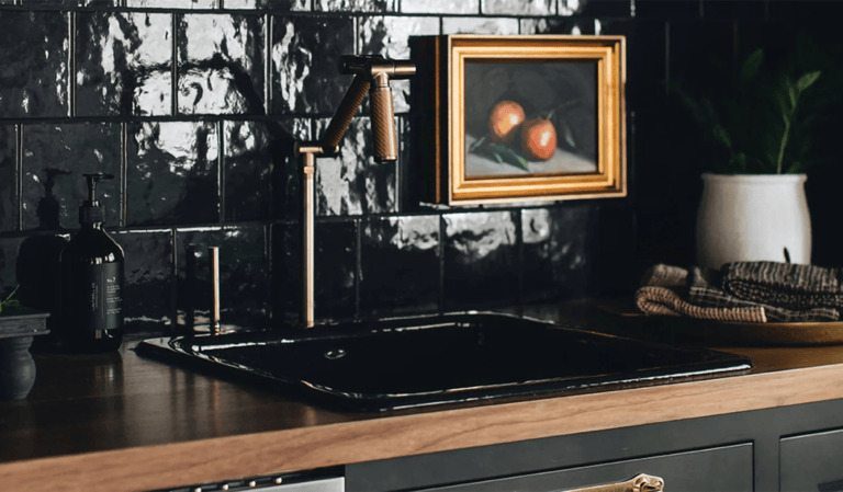 What Are the Benefits of a Black Backsplash?