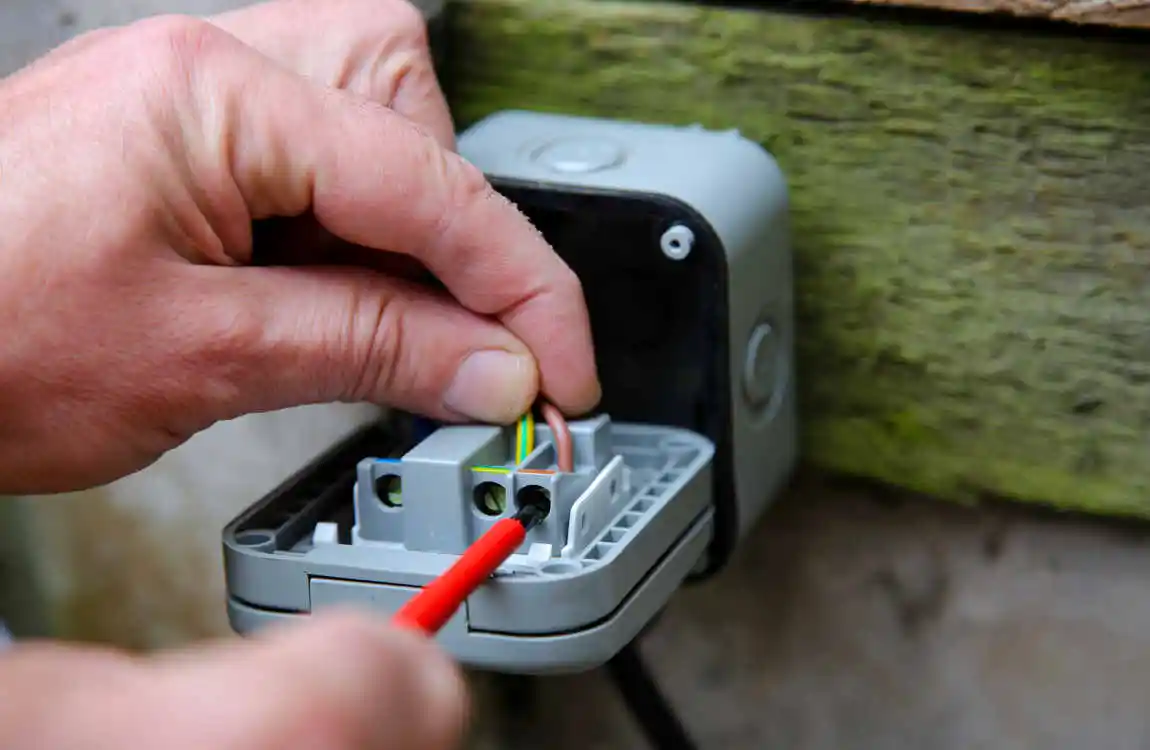 how to fit outdoor socket