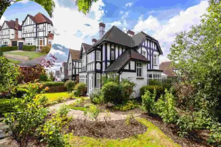 what is a linked house