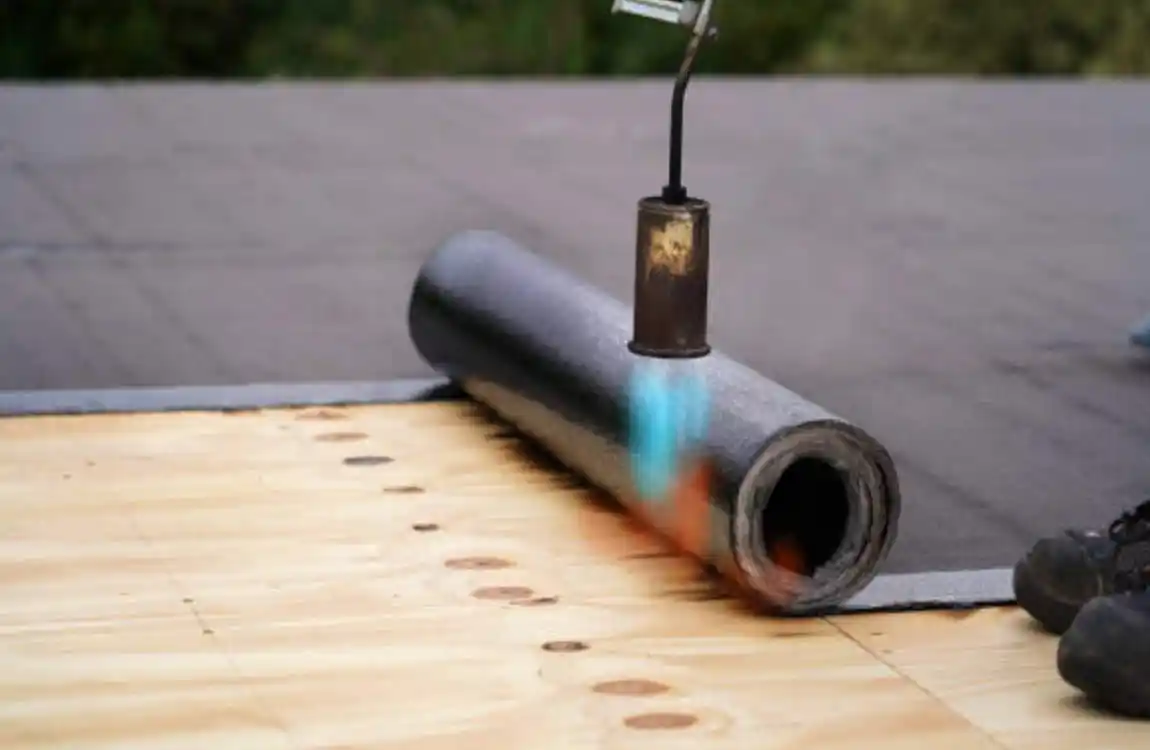 how much does a roll of rolled roofing cost