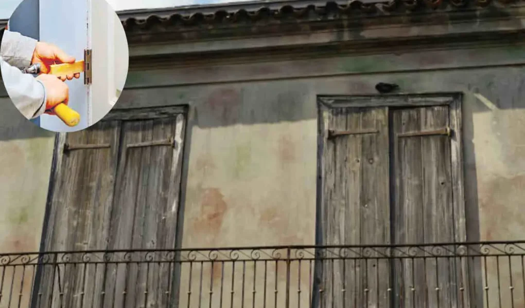 why do wooden doors swell in rainy season