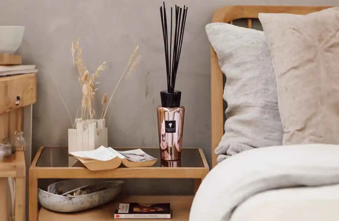 where to place essential oil diffuser in bedroom